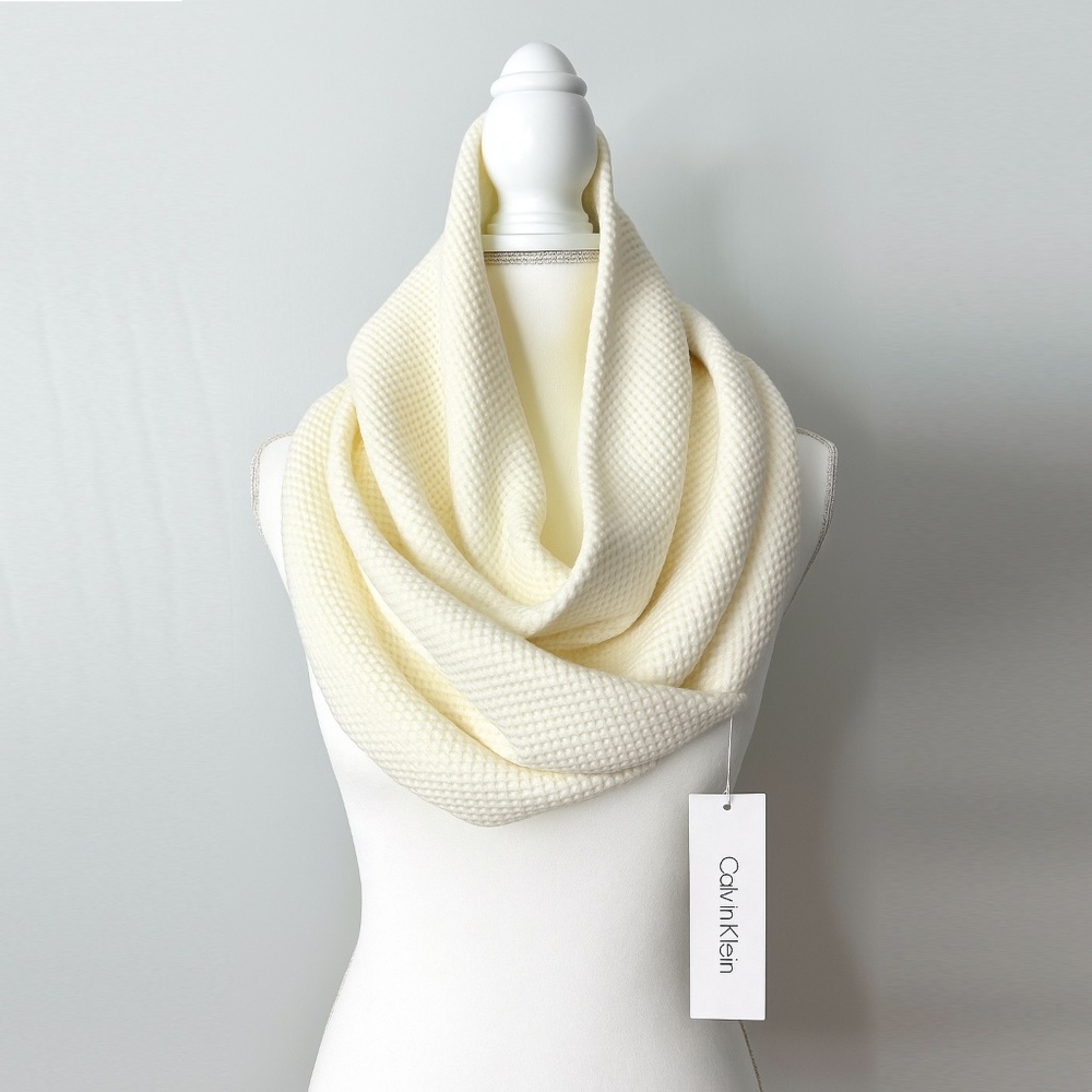 Calvin Klein Womens Infinity Scarf Ivory Cream Textured Knit Winter NWT